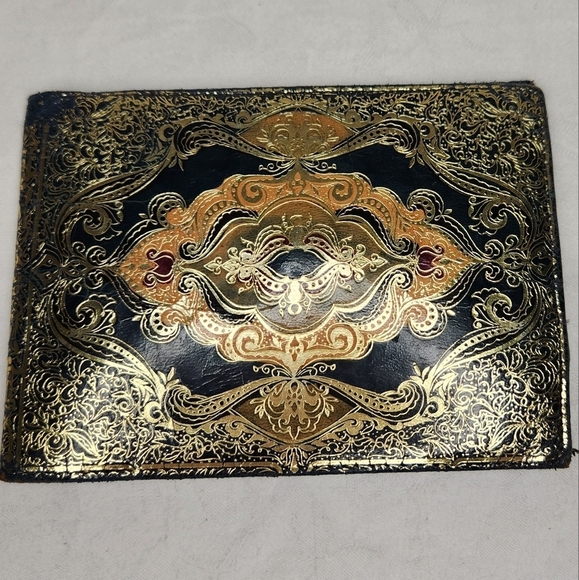 Vintage Italian gold embossed leather wallet - Picture 3 of 11
